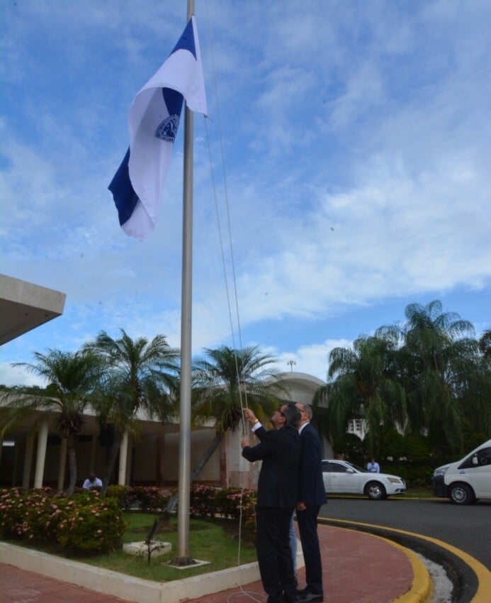 Con dolor y compromiso la UASD recuerda invasión norteamericana de 1965