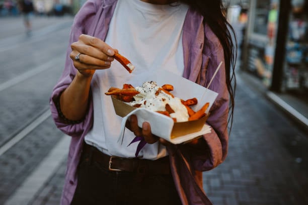 Come “en la calle” sin romper tu rutina saludable