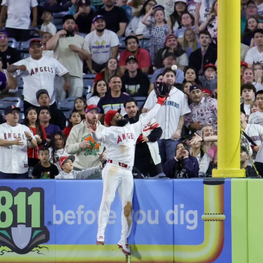 Jo Adell atrapa segundo cuadrangular 