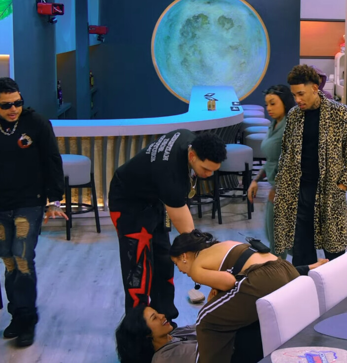 Golpes, gritos y rating: una noche “estelar” en Planeta Alofoke