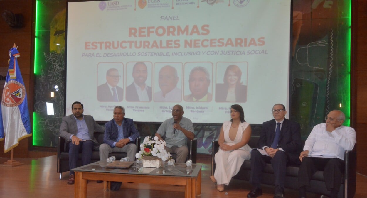 Economistas presionan por reformas para enfrentar crisis económica y social