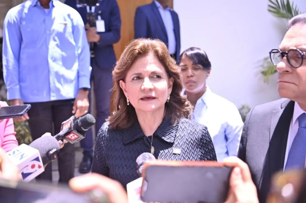 Raquel Peña fija posición ante críticas del expresidente Lonel Fernández, por el manejo de la actual administración a las inundaciones generalizada por las lluvias en el país.