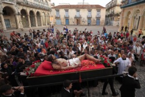 Cuba celebra una Semana Santa marcada por el indulto a presos y la crisis energética