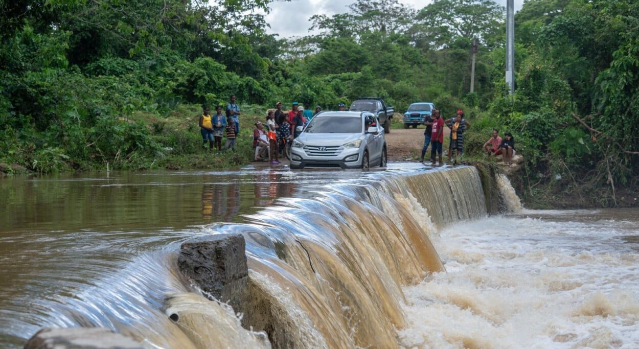 Lluvias provocan daños en El Seibo y Hato Mayor; Gobierno activa operativo de emergencia