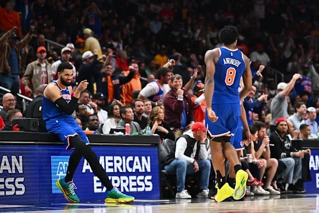 Knicks aplastan a los Raptors 140-89 con triple doble de Karl Towns y avanzan de ronda