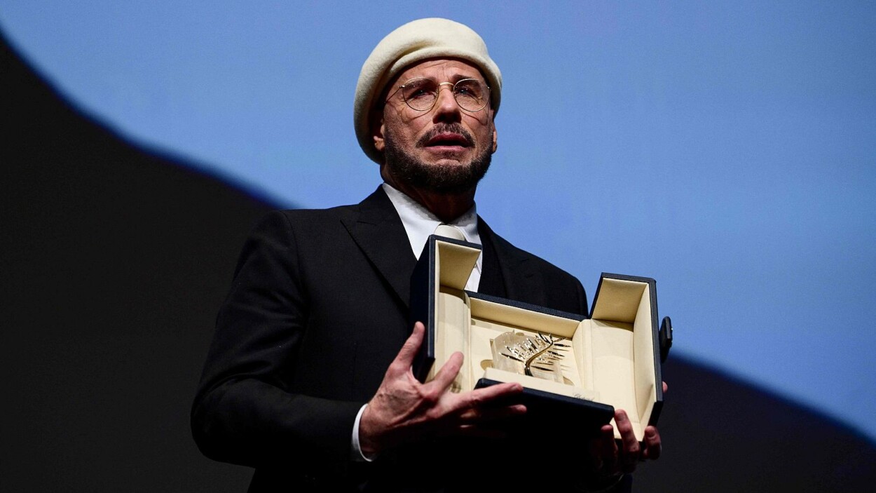 John Travolta recibe por sorpresa la Palma de Oro de honor en Cannes: «Es más que un Óscar»