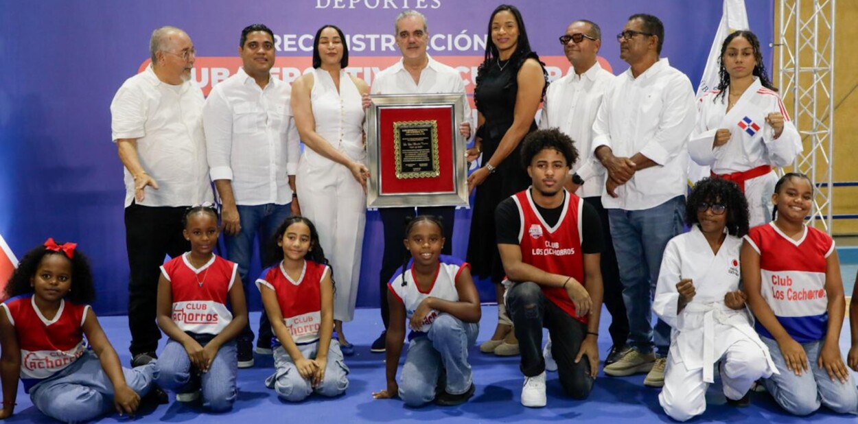 Abinader exhorta a los jóvenes practicar deportes