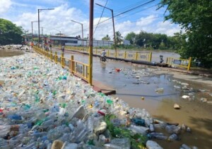 Basura inunda el río Yaque del Norte: un llamado urgente a la conciencia ambiental