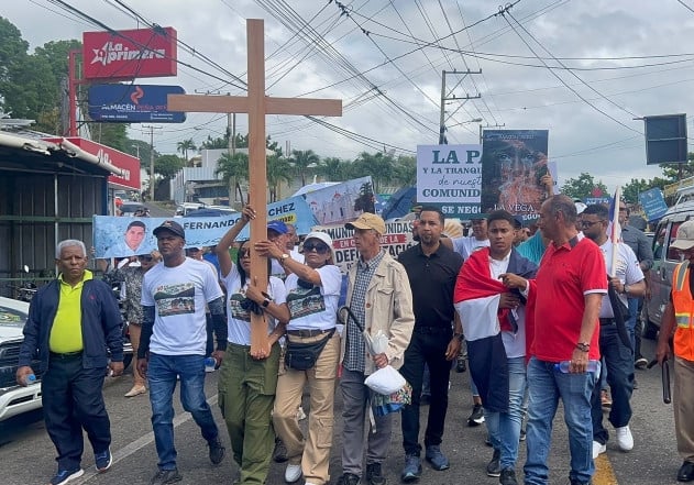 Marcha en La Vega: Luchan contra ecocidio en el Santo Cerro