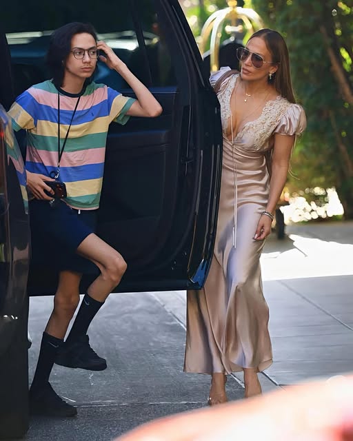 La foto de Jennifer Lopez y su hijo Max que genera debate en redes por su apariencia física