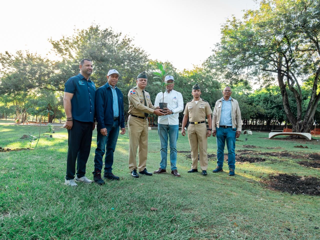 Fuerzas Armadas lanzan ofensiva verde con siembra masiva de 100 mil árboles
