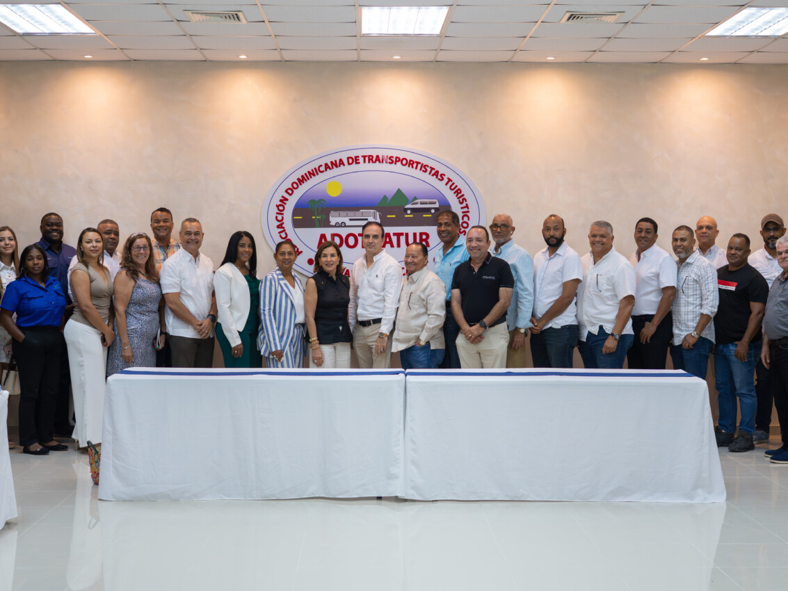 Centro Cultural Rainieri y Asociación de Transporte Turístico formalizan alianza