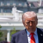 Trump afirma que hostilidades con Irán “terminaron” pese a presencia militar en la región