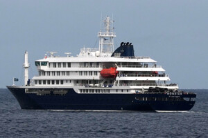 España se prepara para evacuar ante crucero con casos de hantavirus rumbo a Canarias