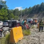 Accidente en Jarabacoa deja dos muertos tras violento choque contra muro