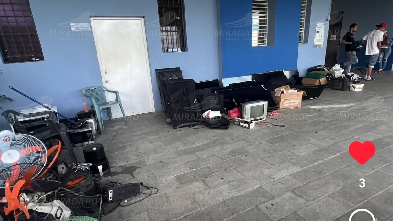 Policía decomisa pistola y otros artículos en cárcel de Baní