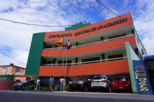 Diputado gestiona pago de pensiones retenidas a exempleados municipales de Los Alcarrizos