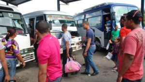 Pasajes al Cibao suben hasta RD$50 en paradas de Conatra