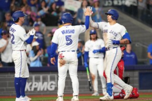 Los Blue Jays aplastan a los Angels 14-1