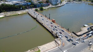 Cerrarán puente flotante por dos horas este sábado: estas son las rutas alternas
