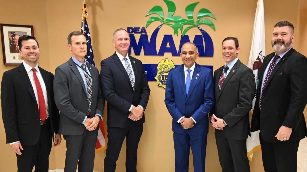 Director de la DNCD visita la DEA en Miami