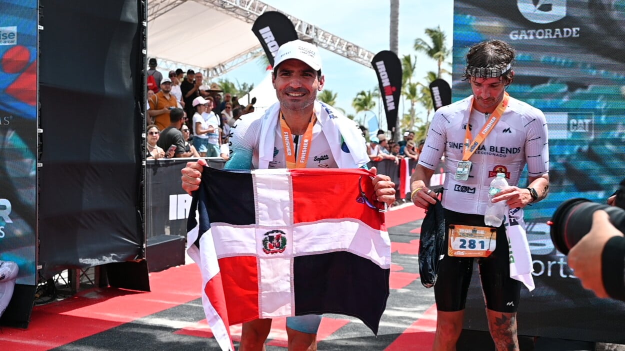 Erick García Rossi mejora casi 11 minutos en el Ironman 70.3 Cap Cana 2026