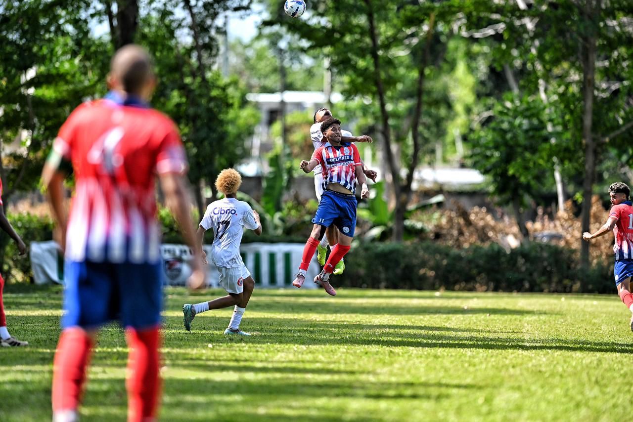 Semifinal del fútbol dominicano se decide con duelo Delfines vs Salcedo el próximo domingo
