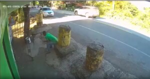 ¡Escapó de la muerte! hombre logra salvar su vida tras accidente entre camión y carro