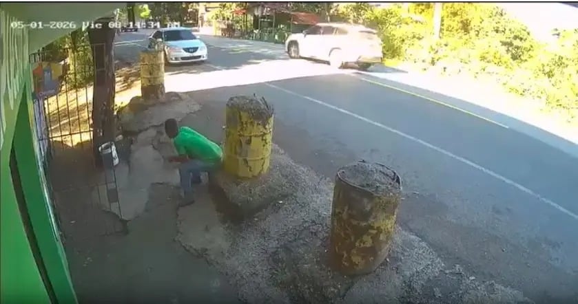Accidente entre camión y carro provoca pánico en Puerto Plata