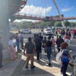 La paradoja urbana: peatones desafían el peligro pese a los puentes elevados
