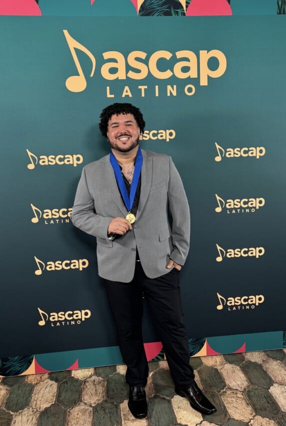 León Yamil gana su primer Premio ASCAP 2026 como compositor de “Tu Feo” de Lenny Tavárez y Prince Royce
