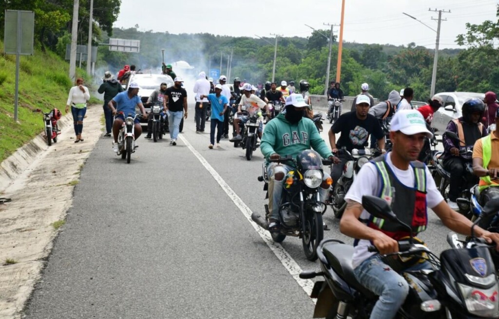 Marcha por planta de reciclaje en El Aguacate, Pedro Brand, fue dispersada con bombas lacrimógenas por la Policía Nacional