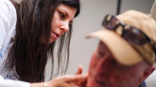 Médicos del Memorial Sloan usan inmunoterapia para preservar funcionalidad en cáncer de cabeza