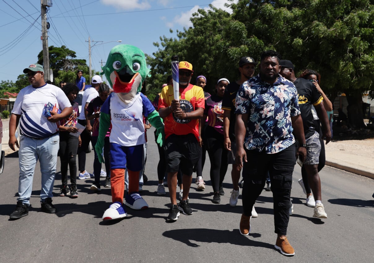 Oviedo y Juancho se unen al recorrido de la antorcha de Santo Domingo 2026