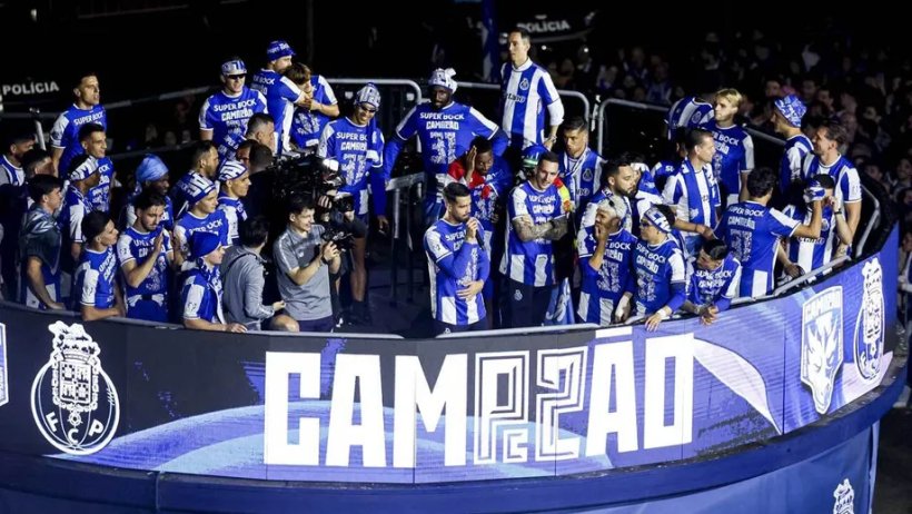 Futbolista dominicano se proclama campeón con el Oporto de Portugal