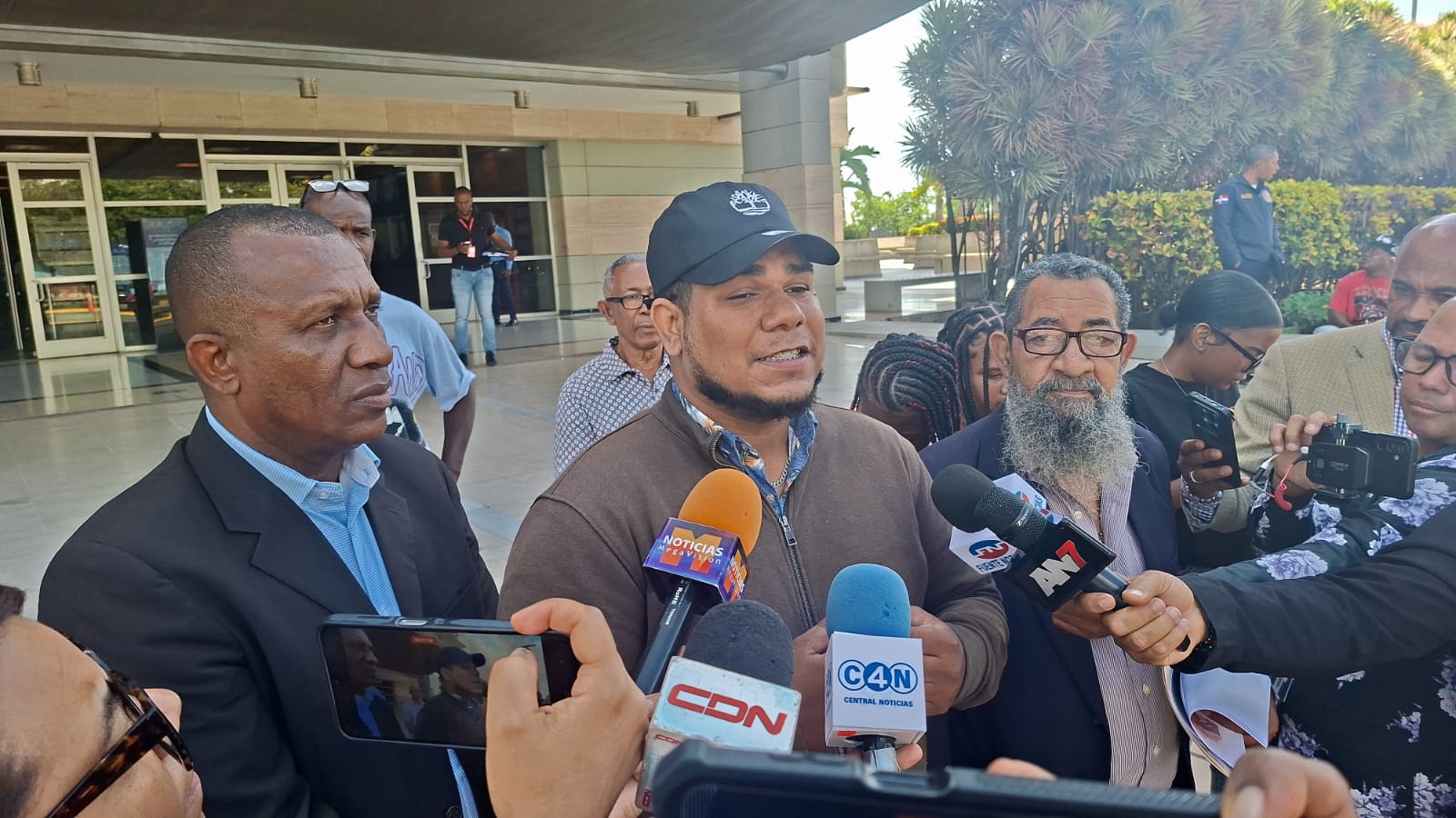 Comerciantes de Haina denuncian amenazas y señalan a regidor Alexandro Pirón