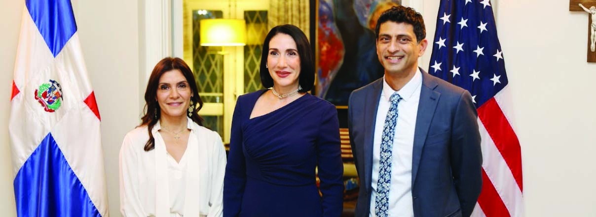 Arte, fe y diplomacia en residencia de la embajadora de EE.UU.