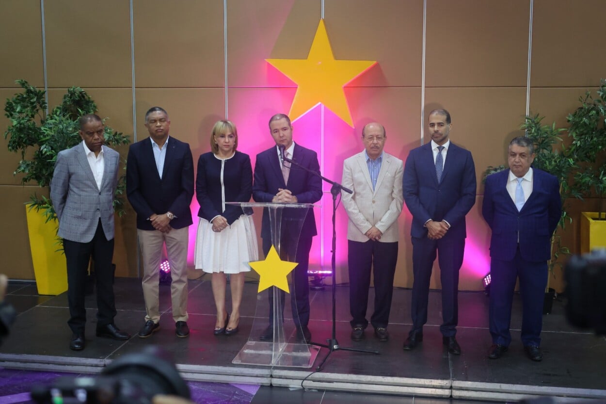 PLD rechaza recortes propuestos por Gobierno y presenta propio plan de austeridad