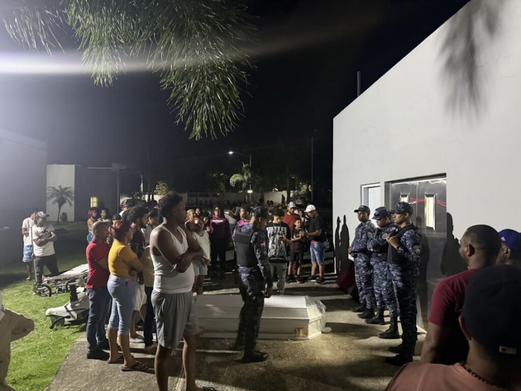 Asimismo, las autoridades informaron que el hoy occiso tenía una orden de arresto y era buscado por su presunta vinculación en asaltos ocurridos semanas atrás en el sector Los Multis de Cotuí.