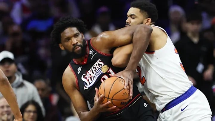 Towns vs Embiid: Duelo de gigantes con un solo ganador