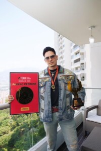 Angelo Perrone gana “Artista Revelación del Año” en Colombia