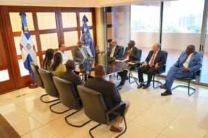 Rector de la UASD recibe al director general de Pasaportes