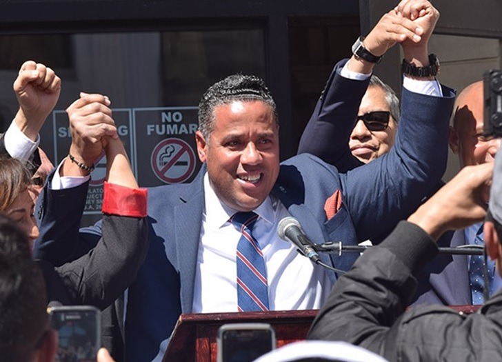 Encuesta coloca al dominicano Alex Méndez al frente de elecciones municipales en Paterson, NJ