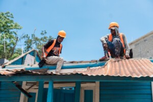 Gobierno inicia jornada de reparación de viviendas en el sector La Isabela, DN