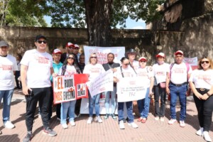 Manifestantes exigen que se cumpla la ley contra la contaminación sónica