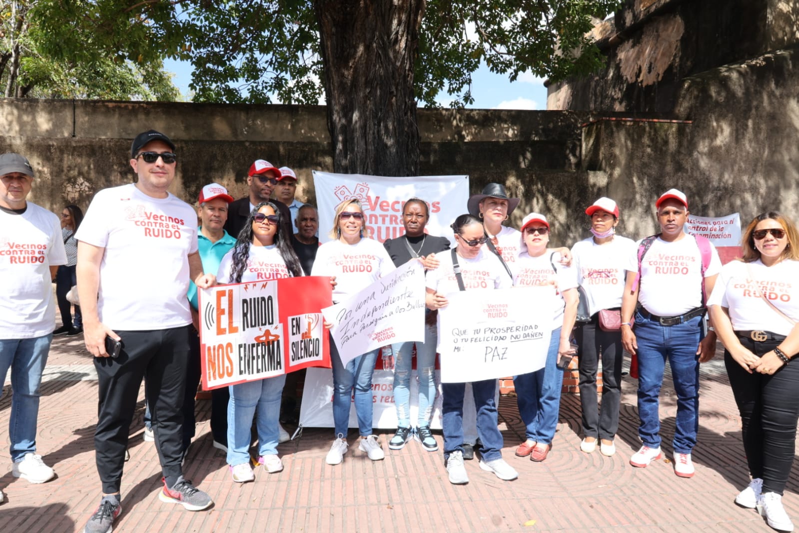 Manifestantes exigen que se cumpla la ley contra la contaminación sónica