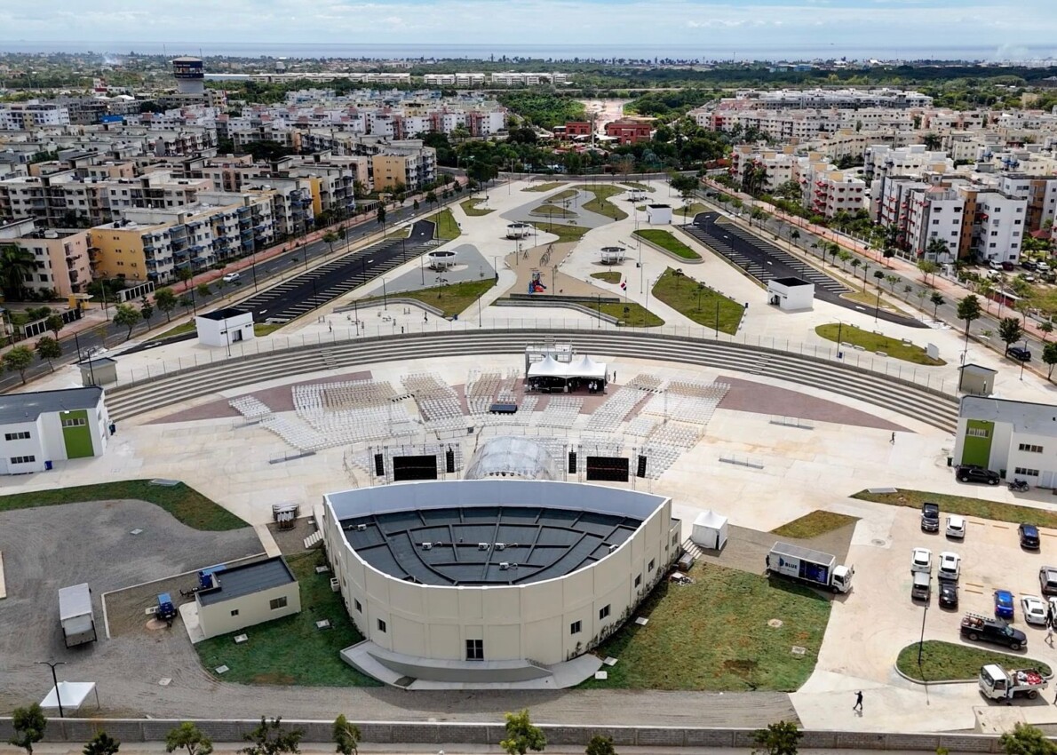 Anfiteatro de Ciudad Juan Bosch permanece cerrado y vecinos lo califican como un “elefante blanco”