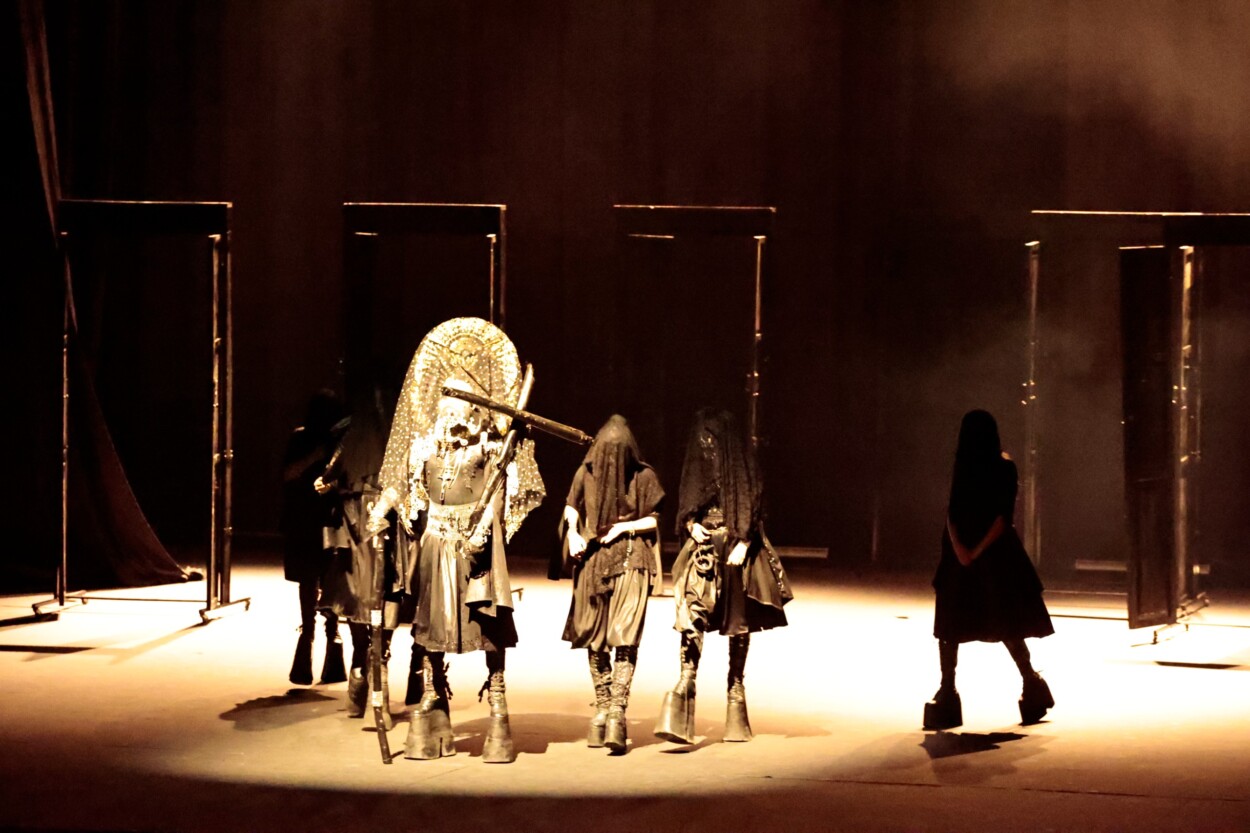 La Casa de Bernarda Alba impacta en la apertura de Festae 2026