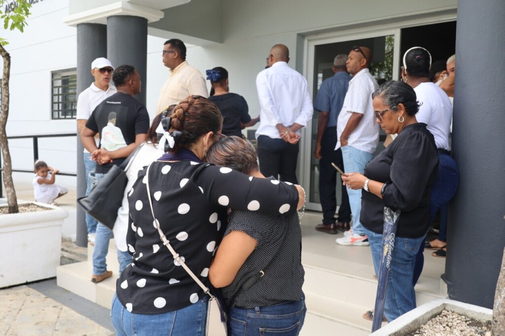 Familiares y amigos despidieron con profundo dolor a Esmeralda Moronta.- Foto: Guillermo Burgos