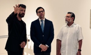 Roberto Ángel Salcedo recorre museos en la Plaza de la Cultura